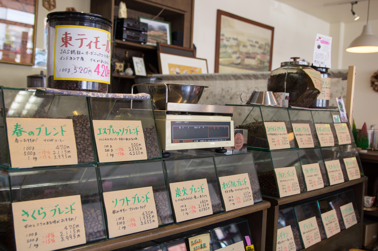 さくら珈琲店 コーヒーのショーケース 左から